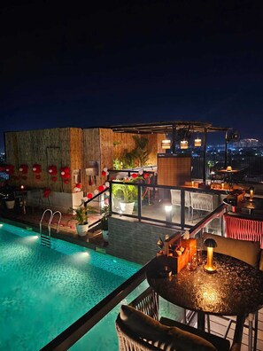 Piscina a la terrassa superior