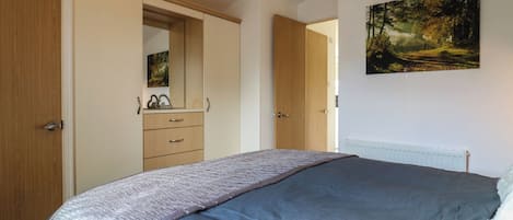 Cottage | 2 bedrooms, WiFi (free), individually decorated, individually furnished
