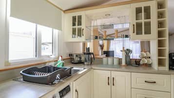 Cottage | Private kitchen | Cookware/dishes/utensils