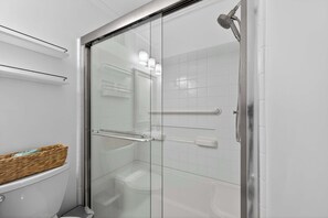 Shower, hair dryer, towels, shampoo - Tennis Villa G6 - 2BR Beach Retreat Walk to Beach (Hilton Head Island)