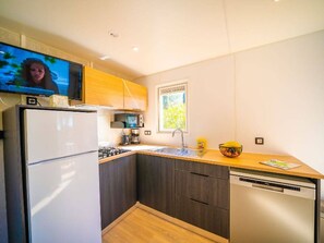 Fridge, microwave, coffee/tea maker - Comfortable mobile home - 6 guests (Balaruc-les-Bains)