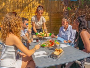 Outdoor dining - Comfortable mobile home - 6 guests (Balaruc-les-Bains)