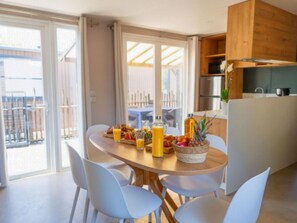 Dining - Mobile home with AC - 6 guests (Balaruc-les-Bains)