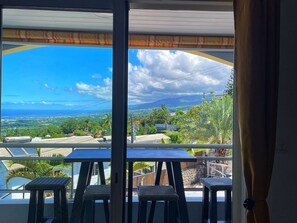 Dining - Lodging with pool, sea view - 4 guests (Le Tampon)