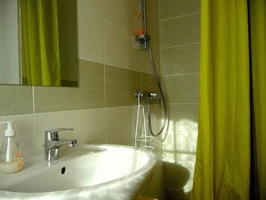 Bathroom - Quiet house near center - 6 guests (L'Épine)