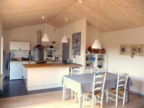Dining - Quiet house near center - 6 guests (L'Épine)
