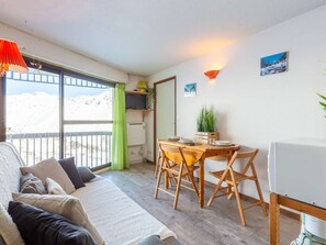TV - Apartment for 4 near ski slopes with view (Saint-Lary-Soulan)