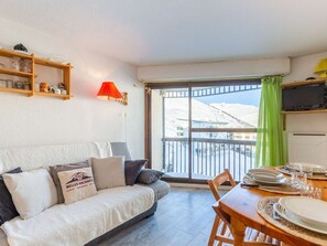 TV - Apartment for 4 near ski slopes with view (Saint-Lary-Soulan)