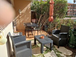 Outdoor dining - Charming apartment, port view - 4 guests (Canet-Plage)