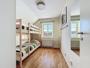 3 chambres, bureau, accès Internet