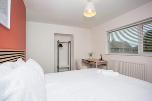 Iron/ironing board, free WiFi, bed sheets - Vacant Nests | The Byron | Coastal | Wi-Fi (Blyth)