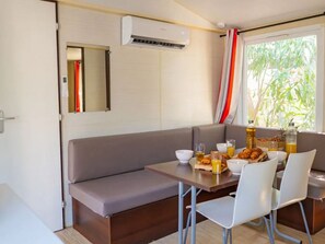 Dining - Mobile home, AC, pets welcome - 6 guests (Frontignan)