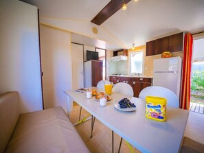 Dining - Mobile home, pets allowed, AC - 6 guests (Frontignan)