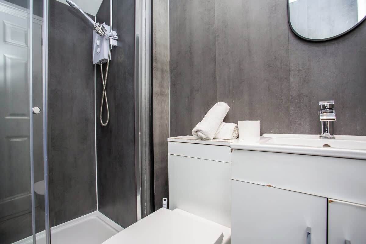 Shower, hair dryer, shampoo