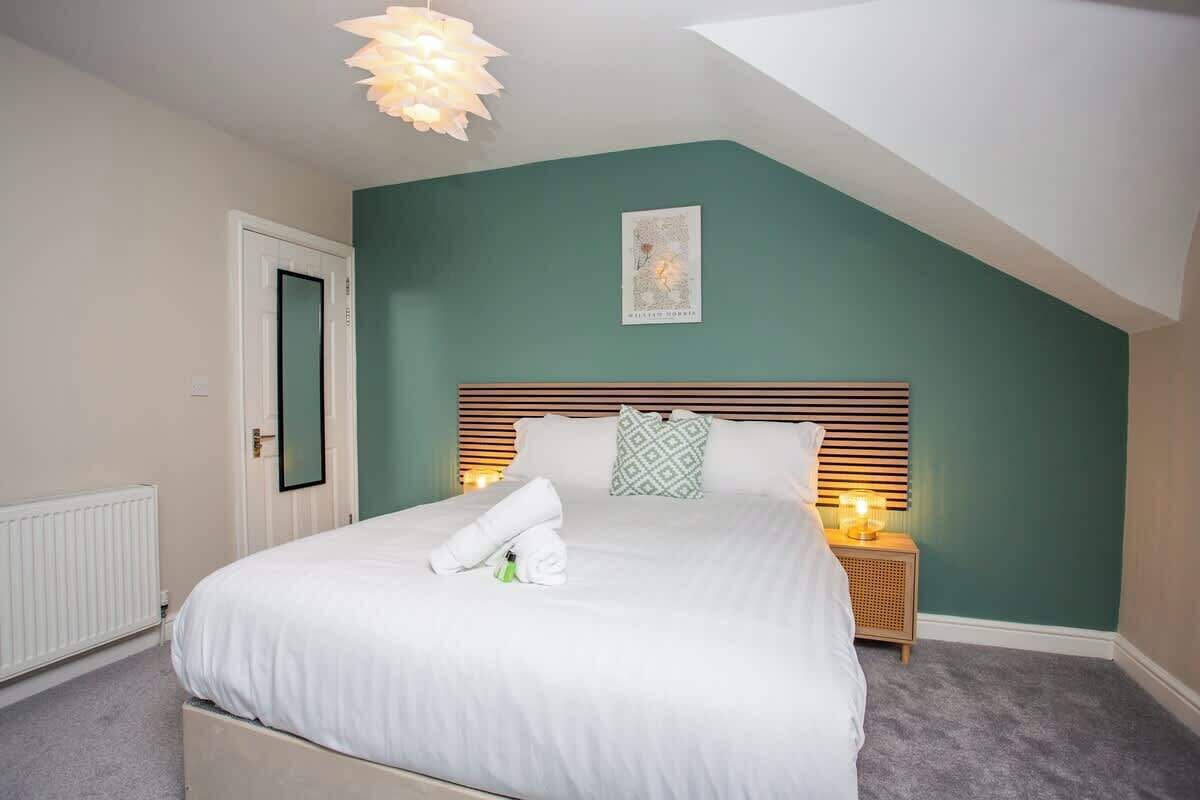 3 bedrooms, iron/ironing board, free WiFi, bed sheets