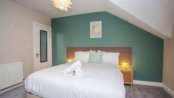3 bedrooms, iron/ironing board, free WiFi, bed sheets