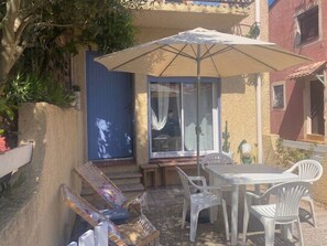 Outdoor dining - Renovated house near port - 4 guests (Canet-en-Roussillon)