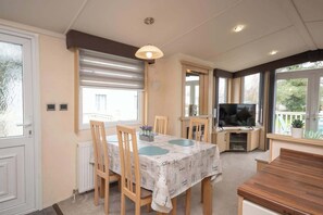 Dining - Vacant Nests | The Belfry | Starlink | Sleeps 8 (Longniddry)