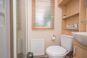 Shower, hair dryer, shampoo - Vacant Nests | The Belfry | Starlink | Sleeps 8 (Longniddry)