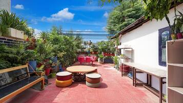 House | Outdoor dining