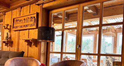 Haus Raphael - Schnitzereien - am Waldrand - Hunde willkommen