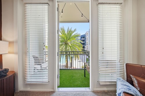 Bright 2BR/2BA Tampa Haven: Productivity & Relaxation