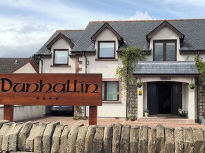 Exterior - Dunhallin House (Inverness)