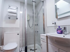Shower - Dunhallin House (Inverness)