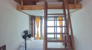 Deluxe Studio | Desk, laptop workspace, WiFi (free), bed sheets - Huts Life Home Stay (Vanur)