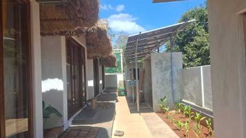 Luksus-feriehus - udsigt til have | Overnatningsstedets område