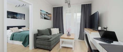 办公桌、熨斗/熨衣板、旅行婴儿床、WiFi