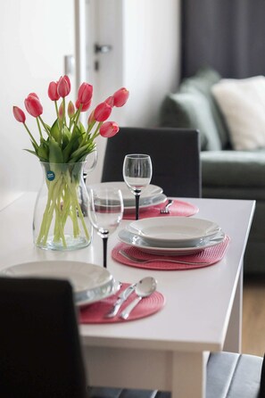 Dining - Comfortable Apartment | Balcony | Air Conditioning | Parking. (Warszawa)