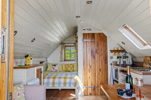 Interior - Harvest Luxury pods with stunning views (Lancercombe)