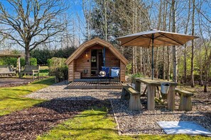 Outdoor dining - Swallow Dog Friendly Pod in Rural Devon (Lancercombe)