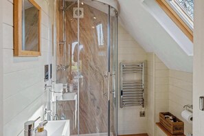 Towels - Swallow Dog Friendly Pod in Rural Devon (Lancercombe)