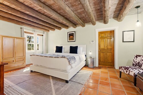 New Listing! Private Casita | Hot Tub | 10 Min to Plaza