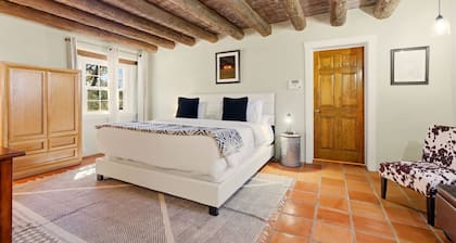 New Listing! Private Casita | Hot Tub | 10 Min to Plaza