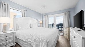3 bedrooms, iron/ironing board, WiFi, bed sheets - Beachfront 3BR condo with pools, easy beach access & prime spot (Gulf Shores)