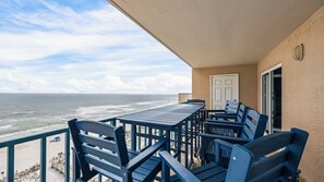 Property grounds - Beachfront 3BR condo with pools, easy beach access & prime spot (Gulf Shores)