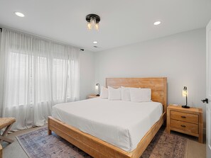 4 Schlafzimmer, Schreibtisch, Bügeleisen/Bügelbrett, kostenloses WLAN