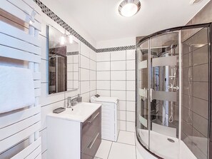 Bathroom - Gîte Saint Sauveur by Interhome (St-Martin-La-Meanne)