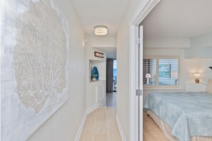 Een strijkplank/strijkijzer, gratis wifi, beddengoed, rolstoeltoegang