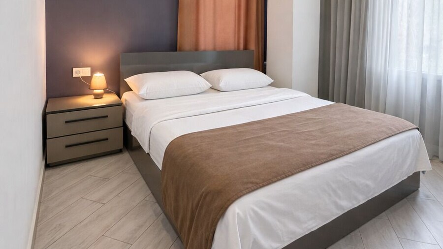Fama 12 Hotel