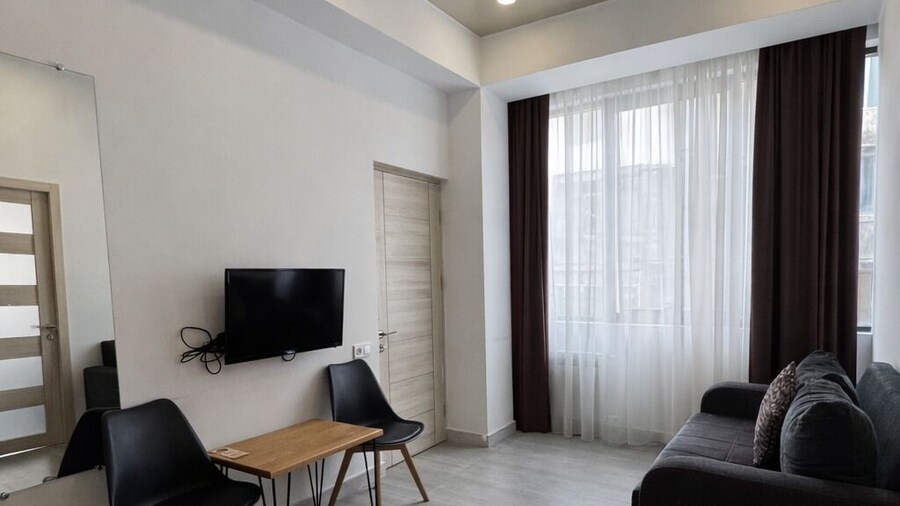 Fama 12 Hotel