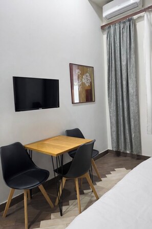 Classic Double Room | Meja, kalis bunyi, Wi-fi percuma