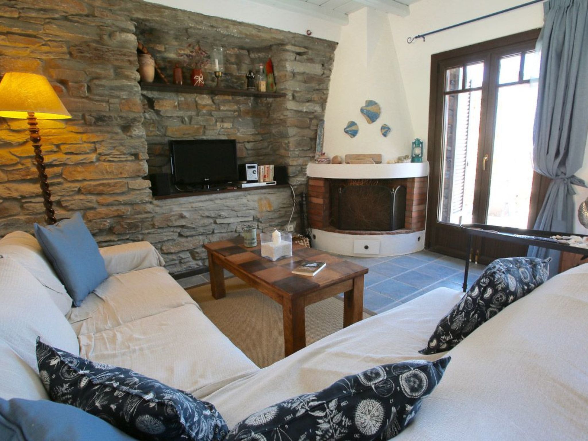 TV, fireplace, DVD player