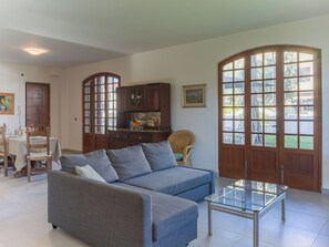 TV - Grande Appartamento by Interhome (Marina di Massa)