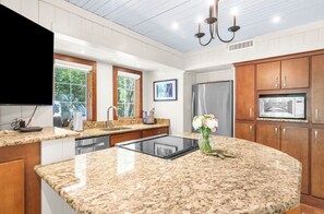Coffee/tea maker, fridge, microwave, oven - Beach access, close to West Beach conference (Kiawah Island)