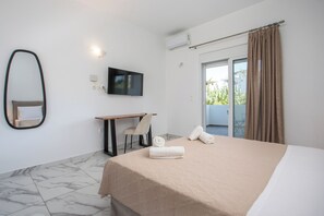 Junior Suite | Balcony | セーフティボックス (室内)、WiFi (無料)、ベッドシーツ