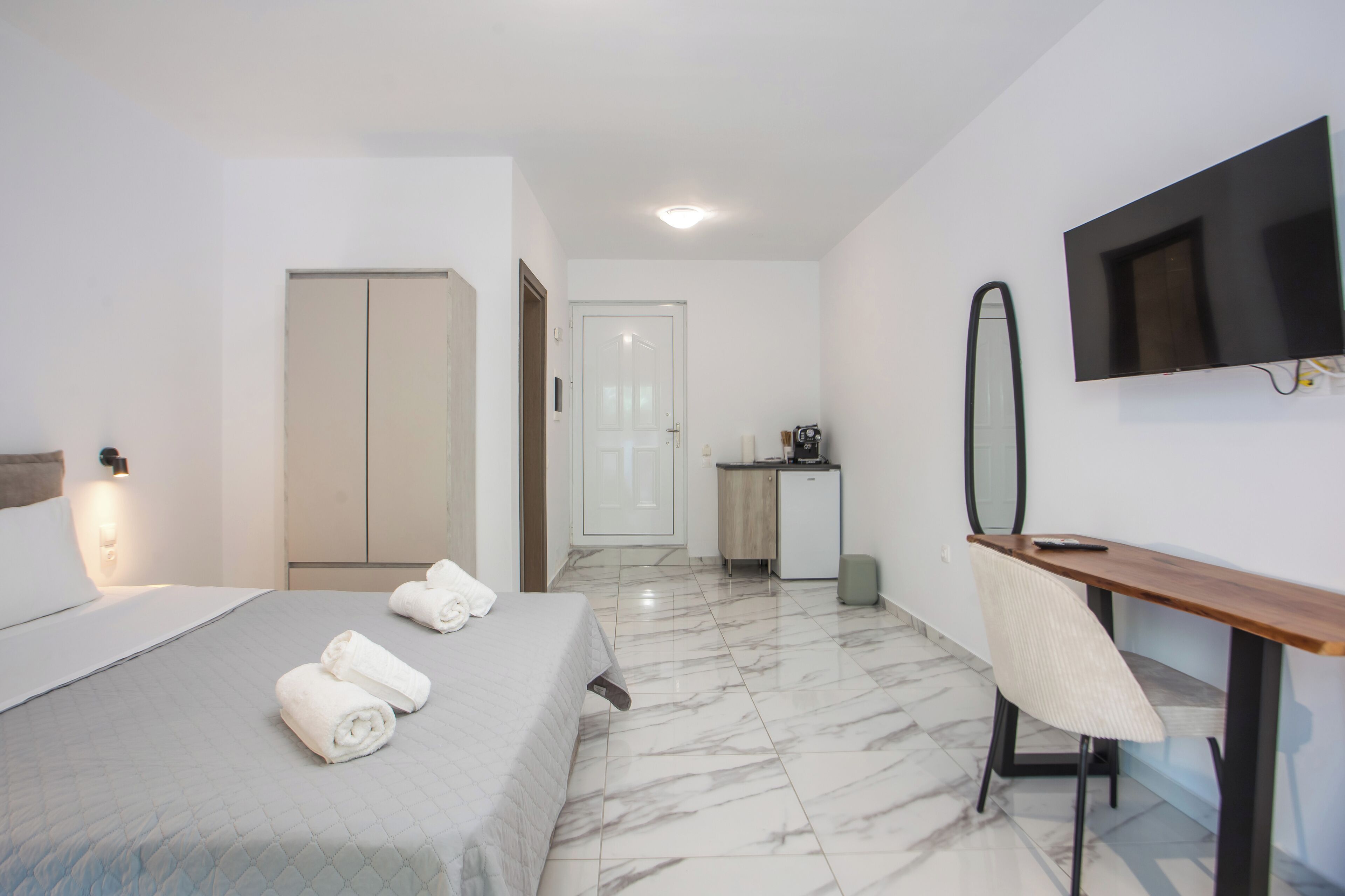 Junior Suite |Terrace | In-room safe, WiFi (free), bed sheets